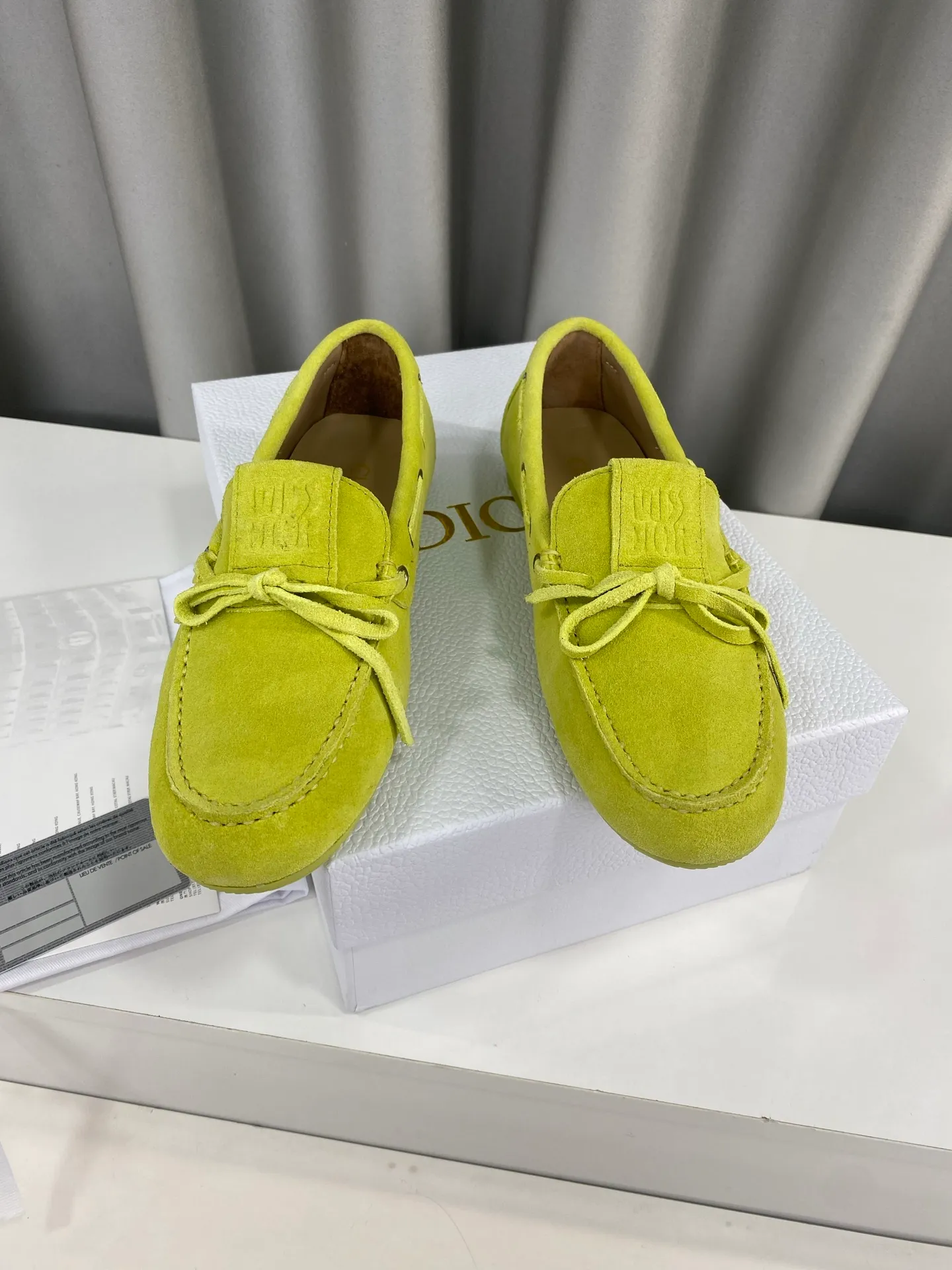 👟👟Ex-factory price 480👟👟 "Exclusive top version" DIOR Dior~25vs spring and summer popular casual flat loafer series... A shoe that does not clash with shirts, simple partition design, a spring must-have, can be worn with any pants or skirt, very comfortable and good-looking on the feet... ❶Fabric: original customized cow suede ❷Inner lining: original customized sheepskin ❸Foot pads: sheepskin ❹Outsole: Original molded wear-resistant rubber ❺Number of codes: 35-39 (40 customizations are not returnable) ❻Packaging: Original full set of packaging ☀Color: 5 colors available simultaneously on the official website